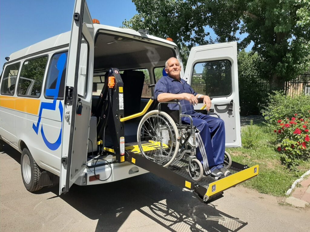 Безопасная перевозка инвалидов-колясочников 